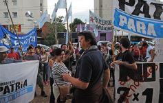 Foto de la galería: Primera sesión del año en la Legislatura