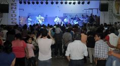 Foto de la galería: Gracias a la solidaridad de los amigos Moni Encina volvió a tener un acordeón