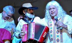 Foto de la galería: Gracias a la solidaridad de los amigos Moni Encina volvió a tener un acordeón