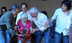 Foto de la galería: Gracias a la solidaridad de los amigos Moni Encina volvió a tener un acordeón