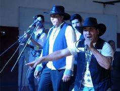 Foto de la galería: Gracias a la solidaridad de los amigos Moni Encina volvió a tener un acordeón