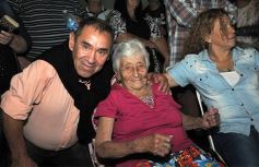 Foto de la galería: Gracias a la solidaridad de los amigos Moni Encina volvió a tener un acordeón