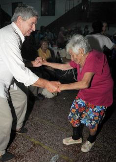 Foto de la galería: Gracias a la solidaridad de los amigos Moni Encina volvió a tener un acordeón