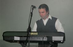 Foto de la galería: Gracias a la solidaridad de los amigos Moni Encina volvió a tener un acordeón