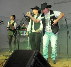 Foto de la galería: Gracias a la solidaridad de los amigos Moni Encina volvió a tener un acordeón