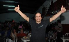 Foto de la galería: Gracias a la solidaridad de los amigos Moni Encina volvió a tener un acordeón