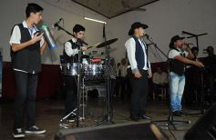 Foto de la galería: Gracias a la solidaridad de los amigos Moni Encina volvió a tener un acordeón