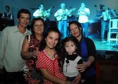 Foto de la galería: Gracias a la solidaridad de los amigos Moni Encina volvió a tener un acordeón