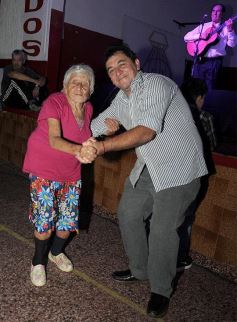 Foto de la galería: Gracias a la solidaridad de los amigos Moni Encina volvió a tener un acordeón