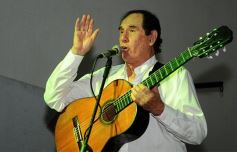 Foto de la galería: Gracias a la solidaridad de los amigos Moni Encina volvió a tener un acordeón