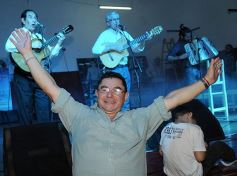 Foto de la galería: Gracias a la solidaridad de los amigos Moni Encina volvió a tener un acordeón