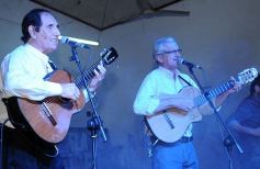 Foto de la galería: Gracias a la solidaridad de los amigos Moni Encina volvió a tener un acordeón