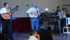 Foto de la galería: Gracias a la solidaridad de los amigos Moni Encina volvió a tener un acordeón