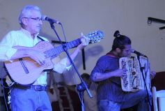 Foto de la galería: Gracias a la solidaridad de los amigos Moni Encina volvió a tener un acordeón