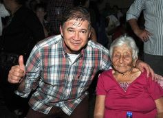 Foto de la galería: Gracias a la solidaridad de los amigos Moni Encina volvió a tener un acordeón