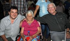 Foto de la galería: Gracias a la solidaridad de los amigos Moni Encina volvió a tener un acordeón