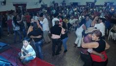 Foto de la galería: Gracias a la solidaridad de los amigos Moni Encina volvió a tener un acordeón