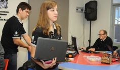 Foto de la galería: Referente en innovación educativa visitó la Escuela de Robótica de Misiones