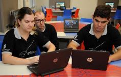 Foto de la galería: Referente en innovación educativa visitó la Escuela de Robótica de Misiones