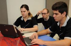 Foto de la galería: Referente en innovación educativa visitó la Escuela de Robótica de Misiones