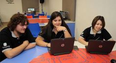 Foto de la galería: Referente en innovación educativa visitó la Escuela de Robótica de Misiones