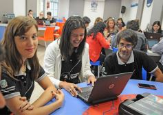 Foto de la galería: Referente en innovación educativa visitó la Escuela de Robótica de Misiones