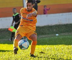 Foto de la galería: Crucero empató con Brown de Adrogué y se quedó sin DT