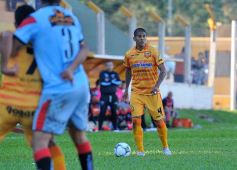 Foto de la galería: Crucero empató con Brown de Adrogué y se quedó sin DT