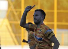 Foto de la galería: Crucero empató con Brown de Adrogué y se quedó sin DT