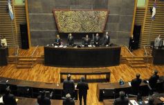 Foto de la galería: Postales de una la sesión de la Legislatura misionera del 11 de mayo