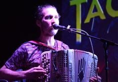 Foto de la galería: Fabián Meza presentó su nuevo material en la Peña Tacuarí