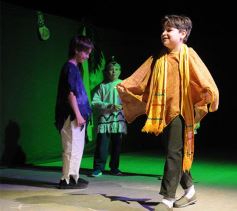 Foto de la galería: Talentitos B puso en escena la adaptación de la Leyenda del picaflor