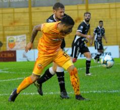Foto de la galería: Lo que dejó el empate del Colectivero bajo la lluvia