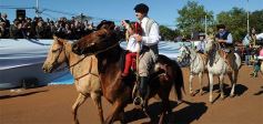Foto de la galería: 20 de Junio en Candelaria: Passalacqua y Esteban Bullrich abogaron por la unidad de la Nación