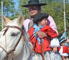 Foto de la galería: 20 de Junio en Candelaria: Passalacqua y Esteban Bullrich abogaron por la unidad de la Nación