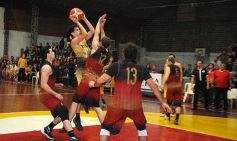 Foto de la galería: Con estadio lleno, Tokio se quedó con el primer partido de la final de la Liga provincial