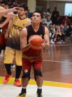 Foto de la galería: Con estadio lleno, Tokio se quedó con el primer partido de la final de la Liga provincial