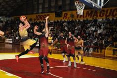Foto de la galería: Con estadio lleno, Tokio se quedó con el primer partido de la final de la Liga provincial