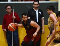 Foto de la galería: Con estadio lleno, Tokio se quedó con el primer partido de la final de la Liga provincial