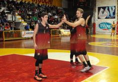 Foto de la galería: Con estadio lleno, Tokio se quedó con el primer partido de la final de la Liga provincial