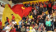 Foto de la galería: Con estadio lleno, Tokio se quedó con el primer partido de la final de la Liga provincial