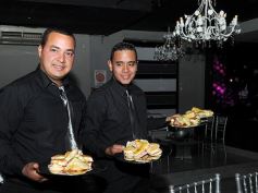 Foto de la galería: Día del Amigo en Salones Alvear: música, reencuentro y la mejor onda