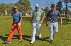 Foto de la galería: Muchos amigos compartieron los links del Tacurú en el Abierto de Misiones: todas las postales