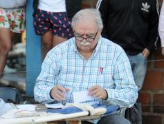 Foto de la galería: Los hinchas de Capri en las buenas y en las malas siempre alentando al azurro