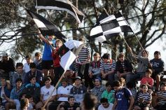 Foto de la galería: Los hinchas de Capri en las buenas y en las malas siempre alentando al azurro