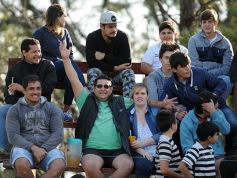 Foto de la galería: Los hinchas de Capri en las buenas y en las malas siempre alentando al azurro