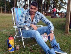 Foto de la galería: Los hinchas de Capri en las buenas y en las malas siempre alentando al azurro