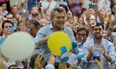 Foto de la galería: Macri visitó Posadas y brindó un fuerte apoyo a los candidatos misioneros por el frente Cambiemos