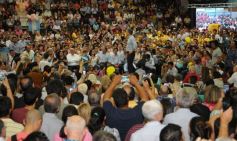 Foto de la galería: Macri visitó Posadas y brindó un fuerte apoyo a los candidatos misioneros por el frente Cambiemos