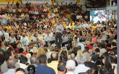 Foto de la galería: Macri visitó Posadas y brindó un fuerte apoyo a los candidatos misioneros por el frente Cambiemos